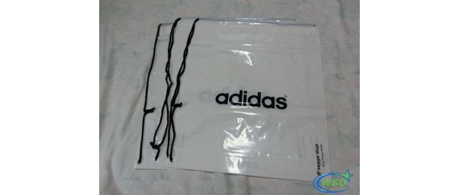 運動品(pin)牌塑料抽(chou)繩包裝袋(dai)